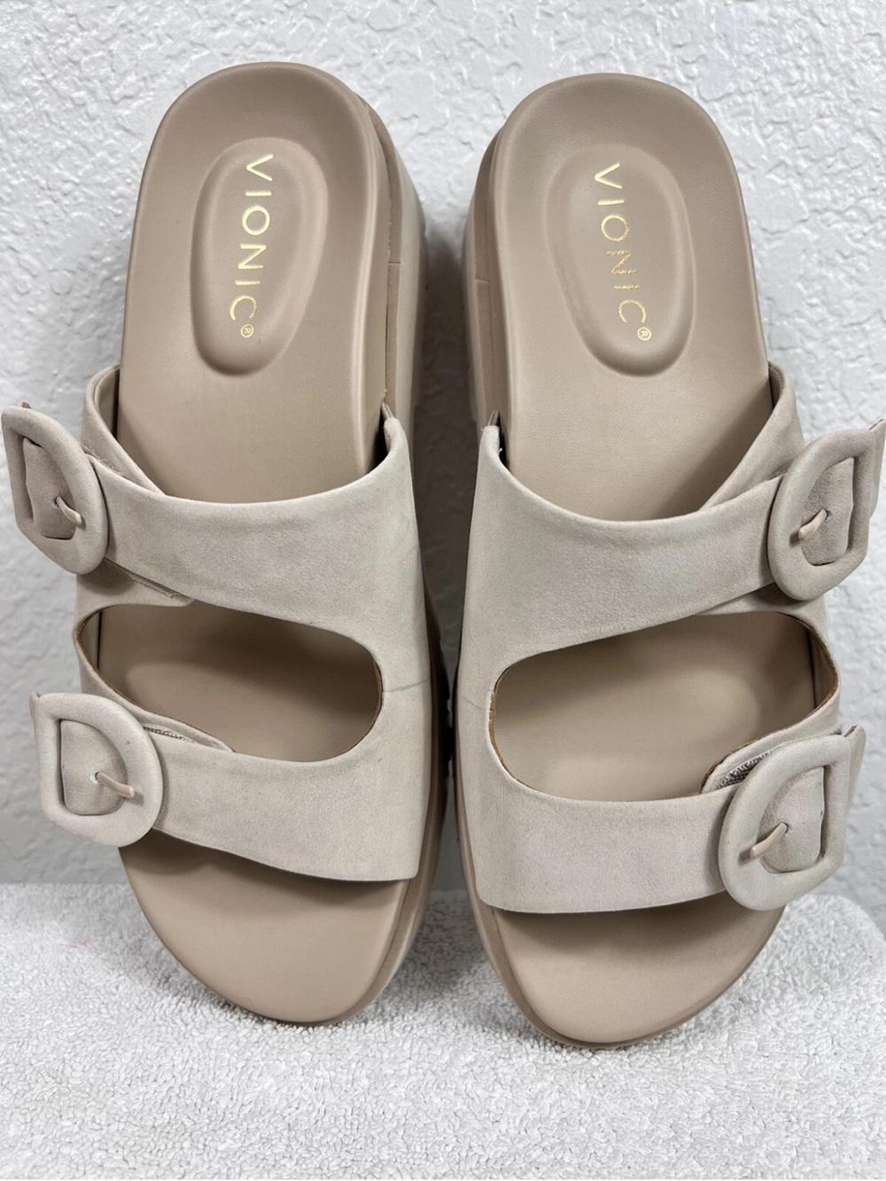 Vionic Women's Capitola Lug Sole Sandal Sz 7.5 Oatmeal Suede